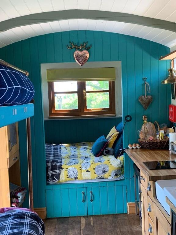 Shepherds Hut With Scandinavian Hot Tub And Hydromassager Sway Esterno foto