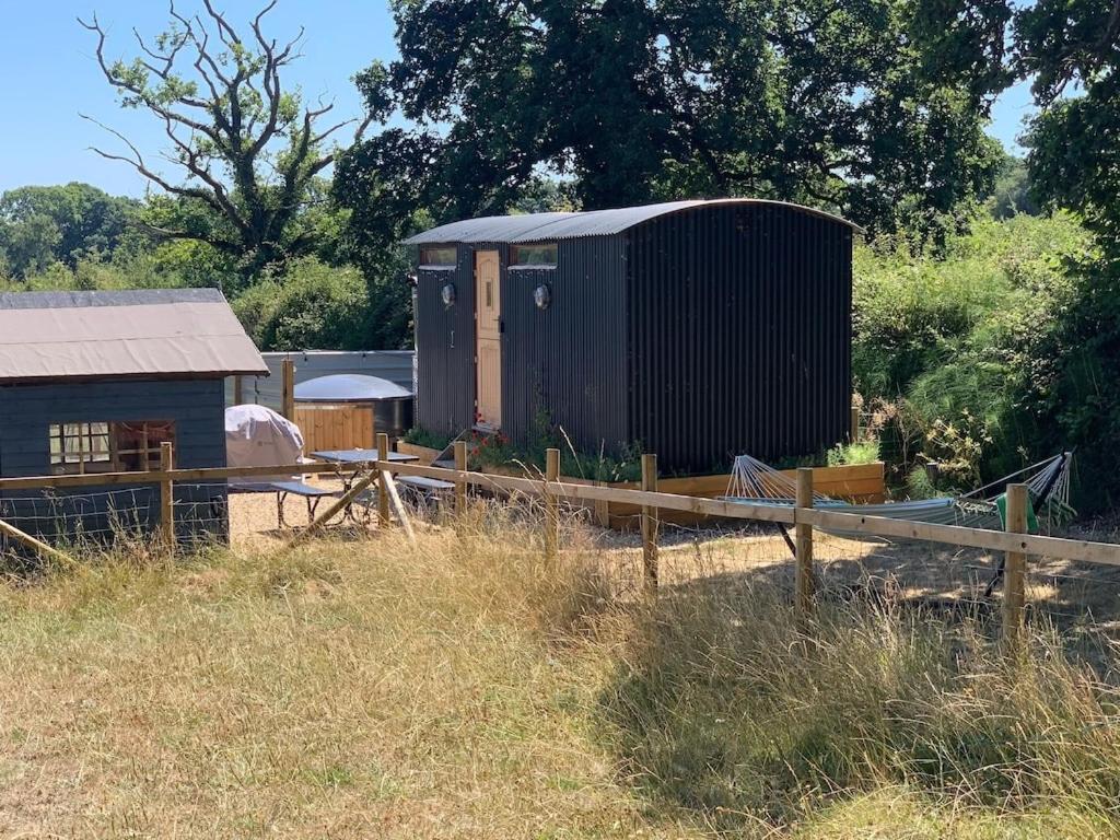 Shepherds Hut With Scandinavian Hot Tub And Hydromassager Sway Esterno foto